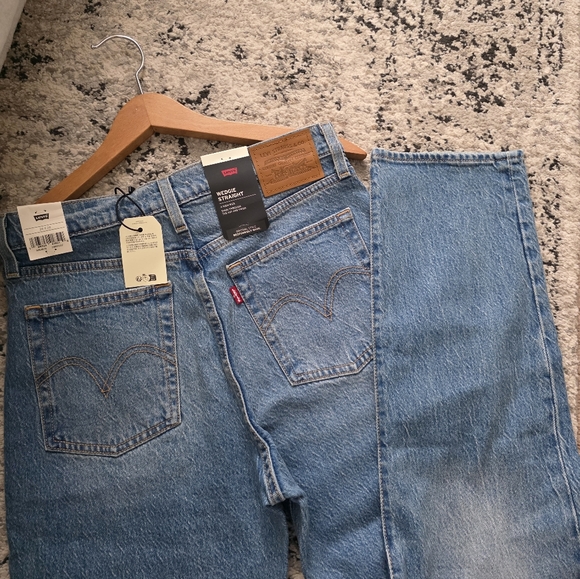 Levi's Wedgie Straight Jeans Levi's Premium Quality NWT Womens 28x28 Button Fly - Picture 1 of 10